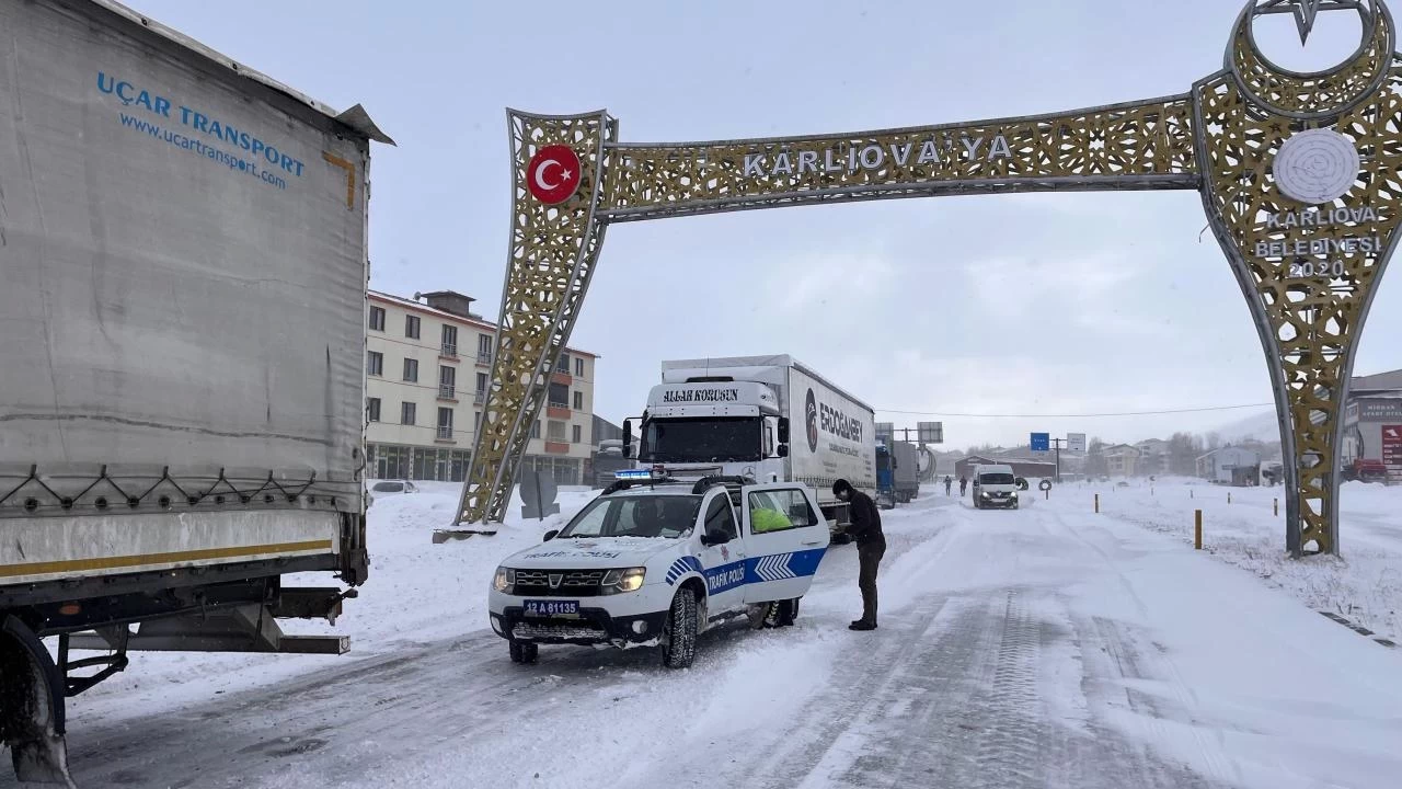 Kar Ve Tipi Nedeniyle Kapat Lan Bing L Erzurum Kara Yolu Yeniden