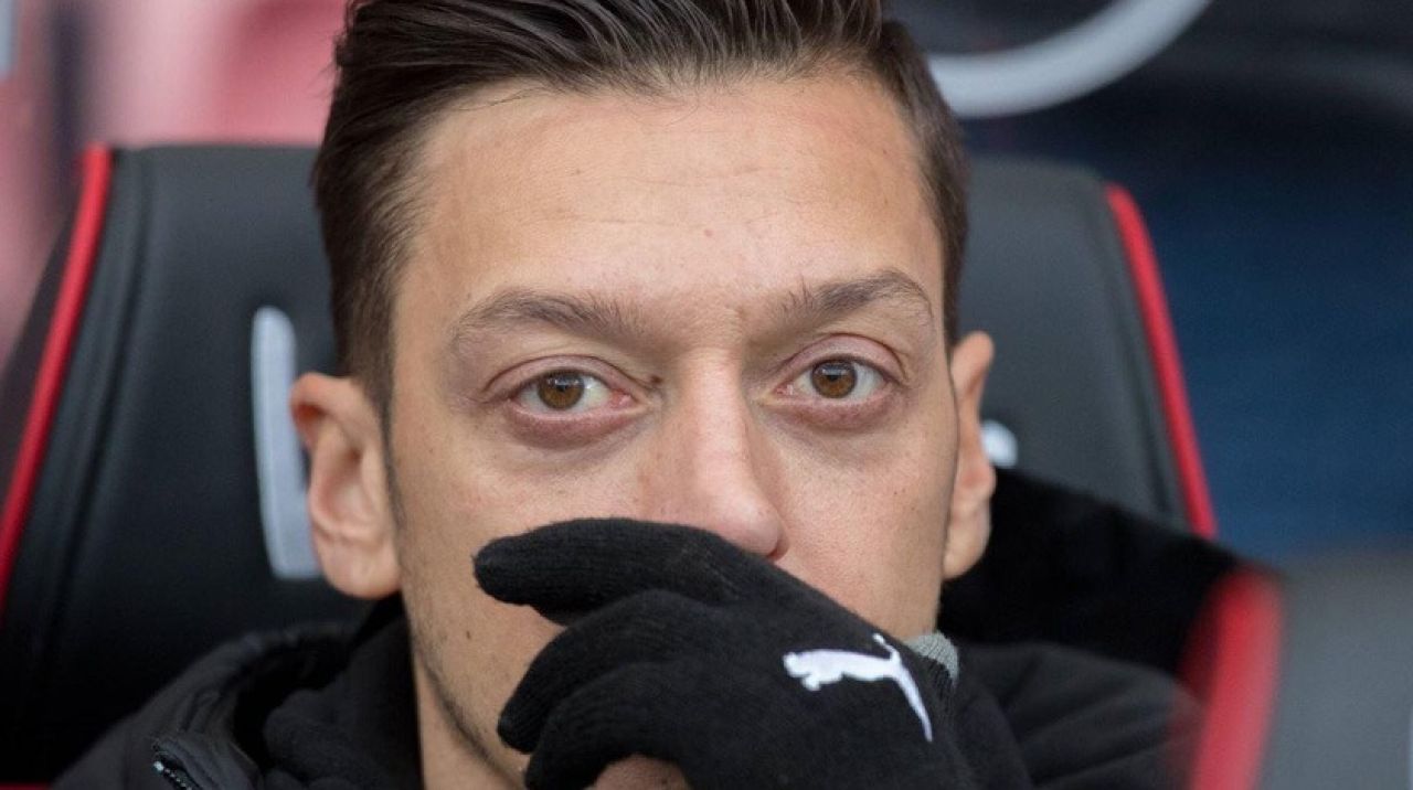 Mesut Özil'e bıçaklı saldırı girişimi