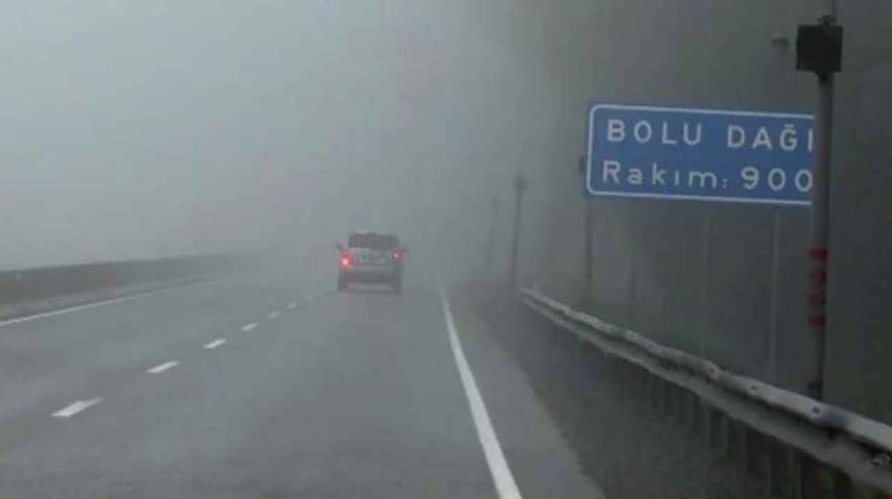 Bolu Dağı'nda yoğun sis aksamalara yol açıyor