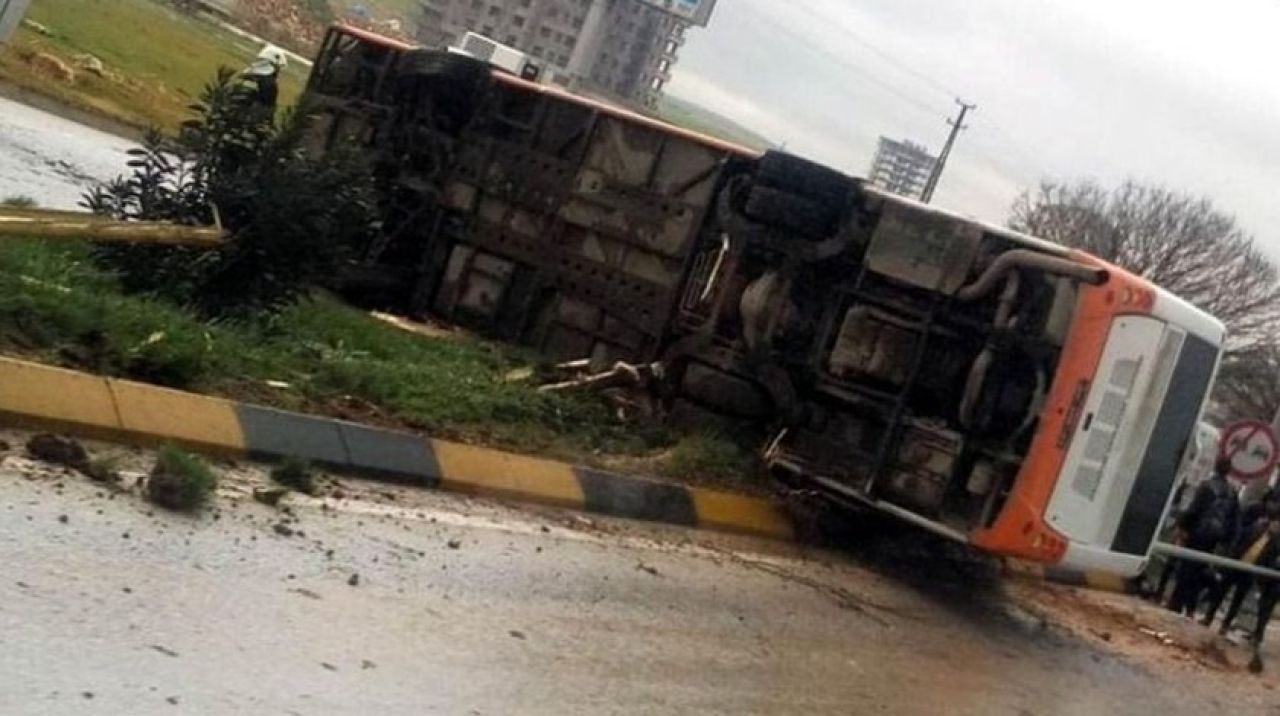 Gaziantep'te belediye otobüsü devrildi!