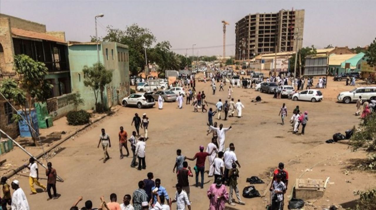 Sudan'da sokağa çıkma yasağı kaldırıldı