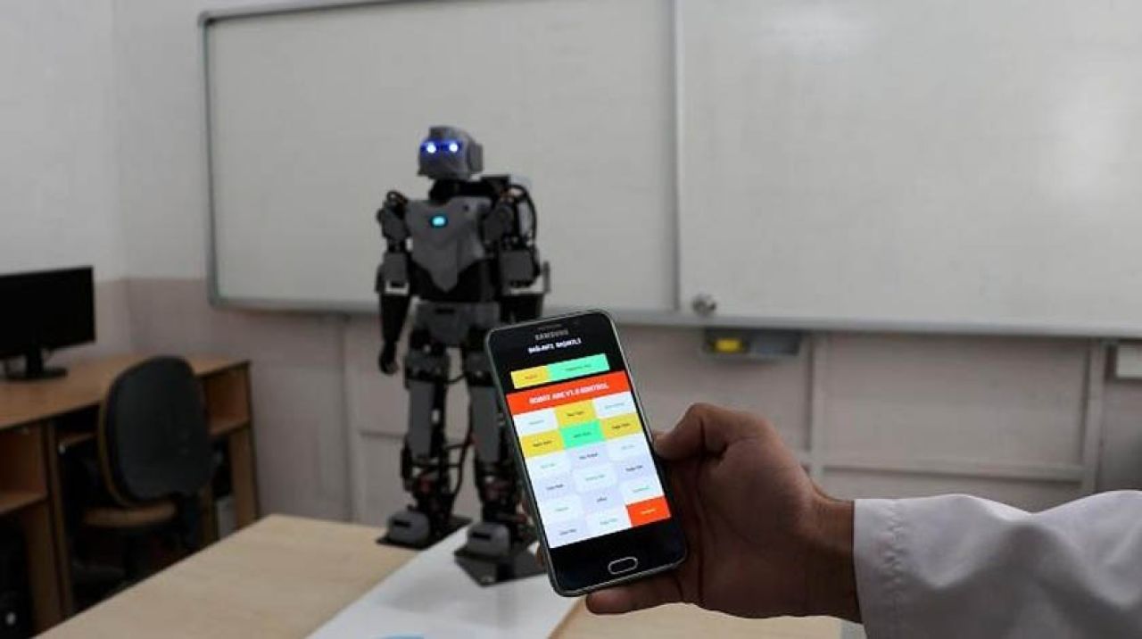 Denizli'de liseliler insansı robot yaptı