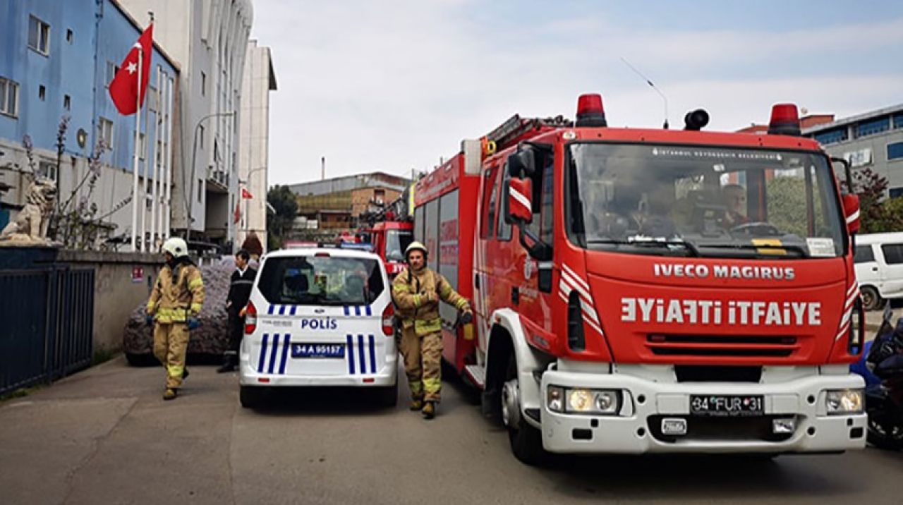 Tuzla'da tersanede gemi yangını