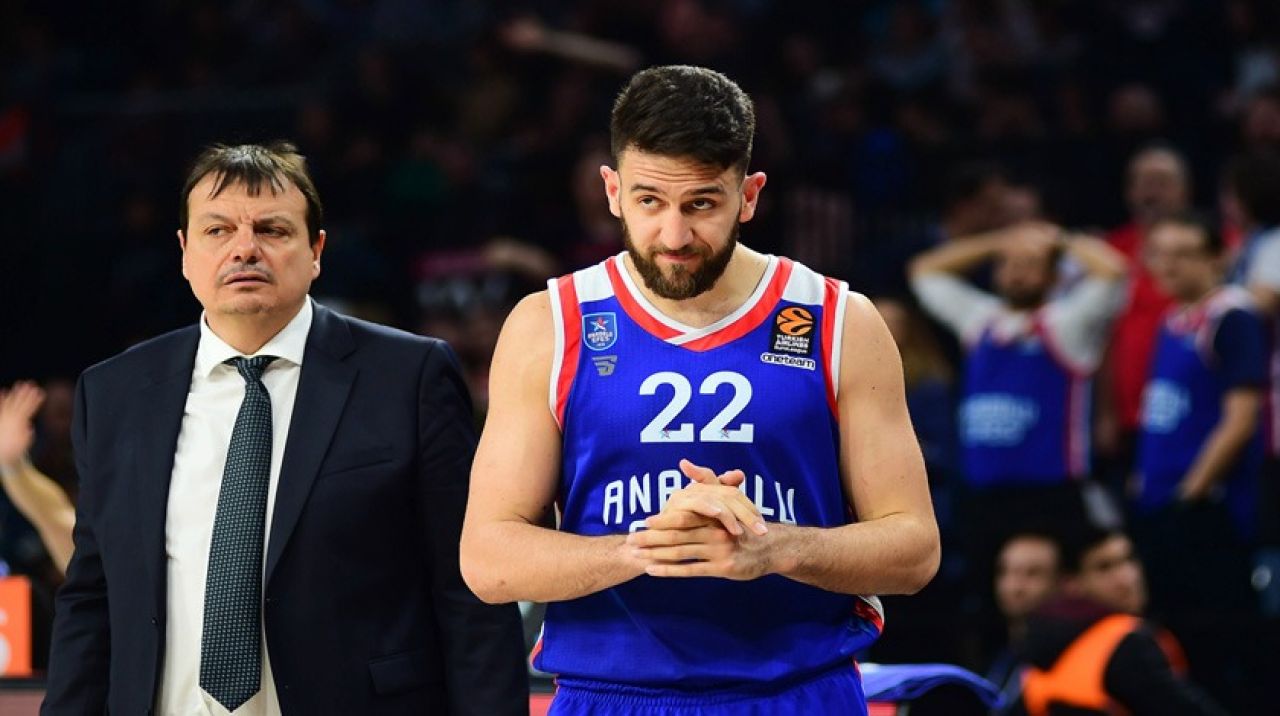 Anadolu Efes Barcelona Lassa'yı konuk ediyor