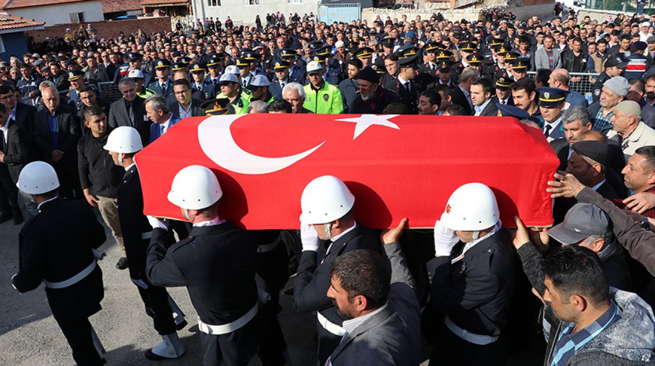 Şehit polis memuru Halil Budak son yolculuğa uğurlandı