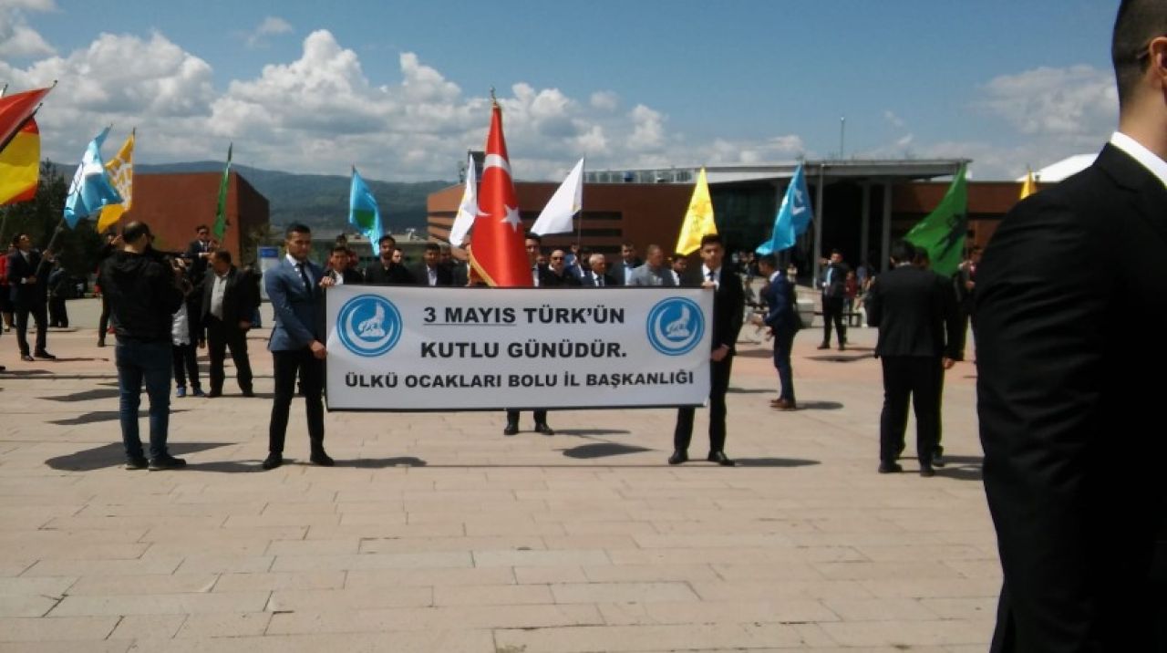 3 Mayıs Milliyetçiler Günü üniversite mezuniyetine damga vurdu