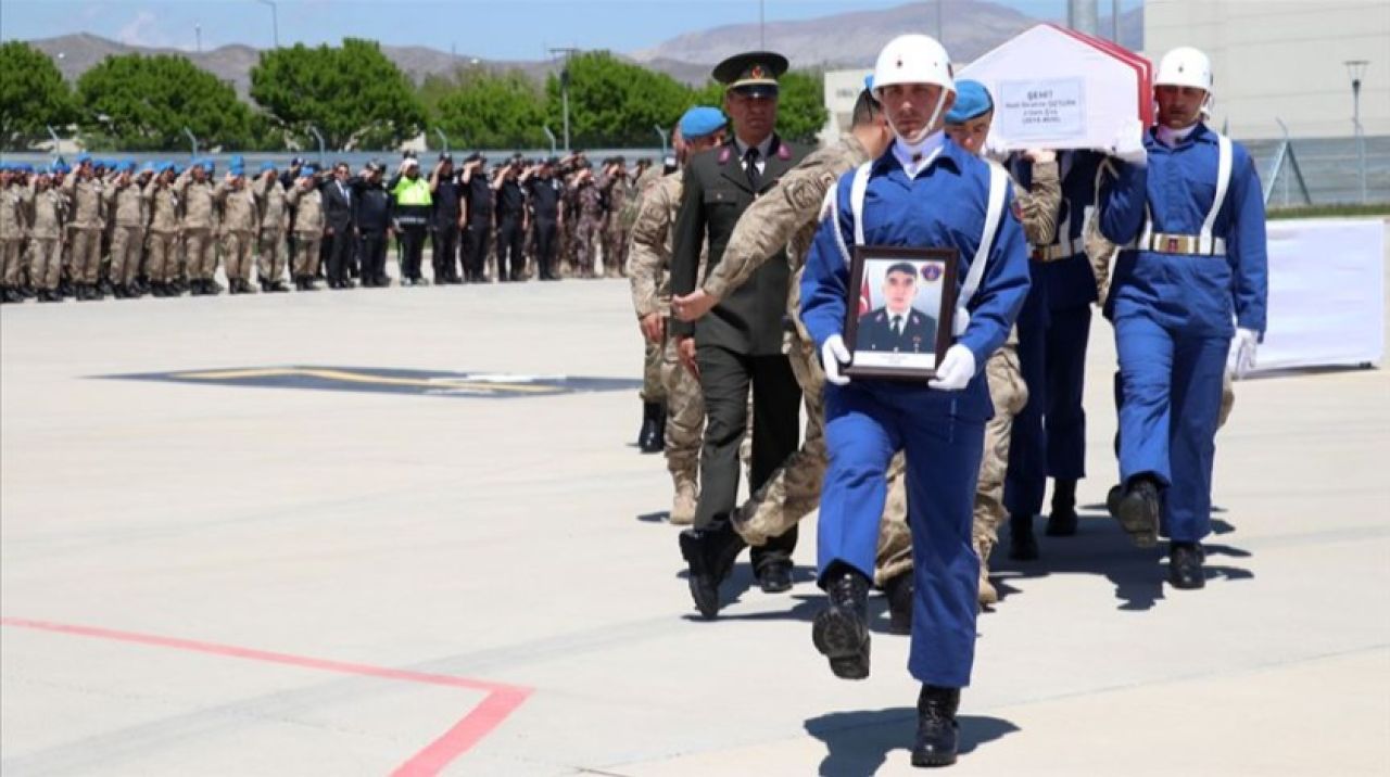 Elazığ'da şehit asker için tören