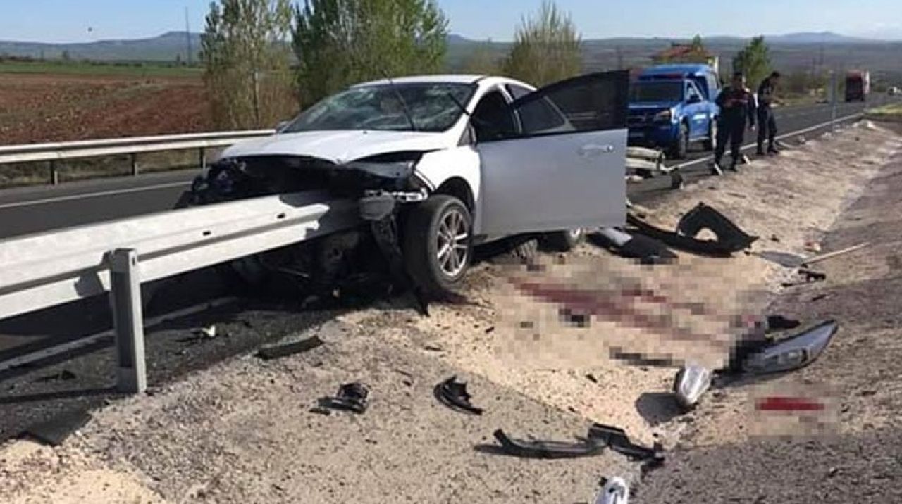 Kayseri'de feci kaza! Motordan girdi, bagajdan çıktı!