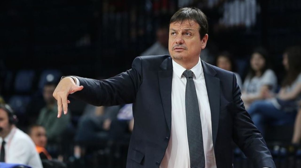 Ergin Ataman Anadolu Efes ile uzattı