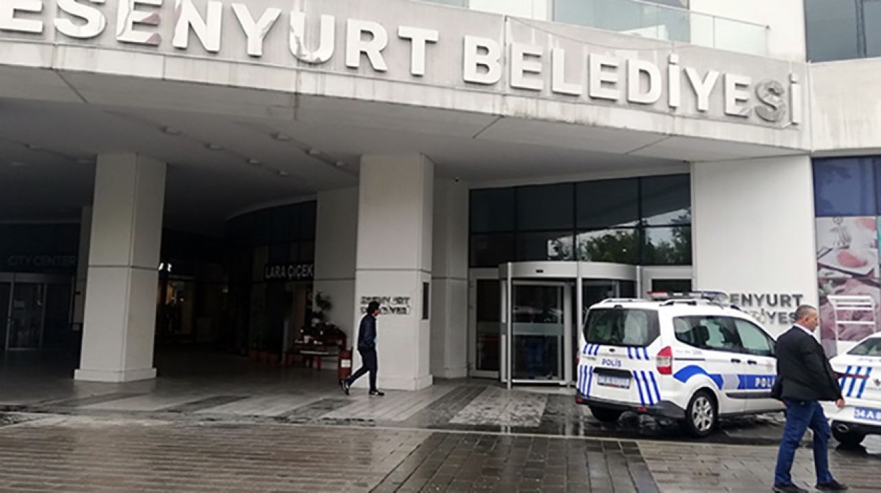 Esenyurt Belediye binasında bıçaklı intihar girişimi