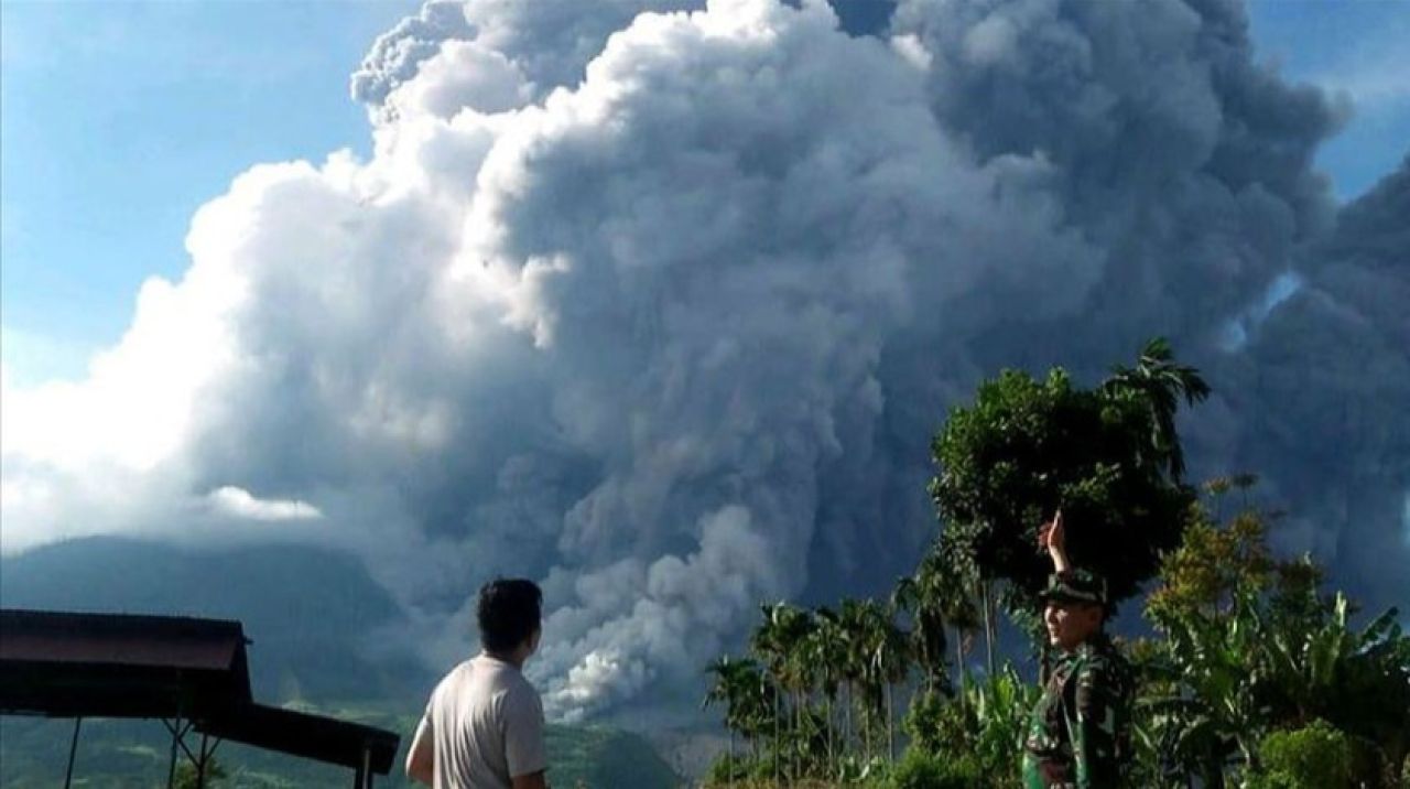 Endonezya'da Sinabung Yanardağı'nda patlama