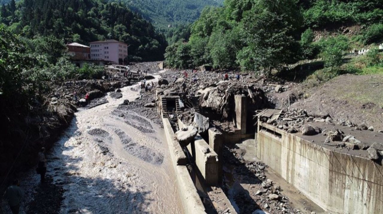 Araklı'daki sel felaketinde ölü sayısı 7'ye yükseldi