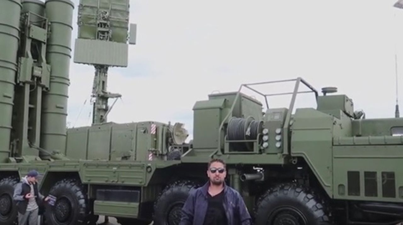 Türk Youtuber S-400 füzesinin içine girdi