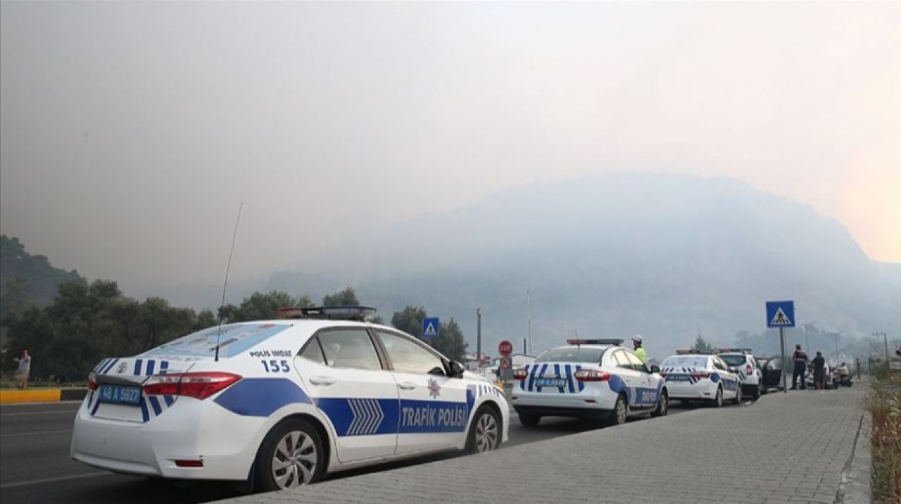 Gökyüzünü duman kapladı! Bakan Pakdemirli'den orman yangını açıklaması