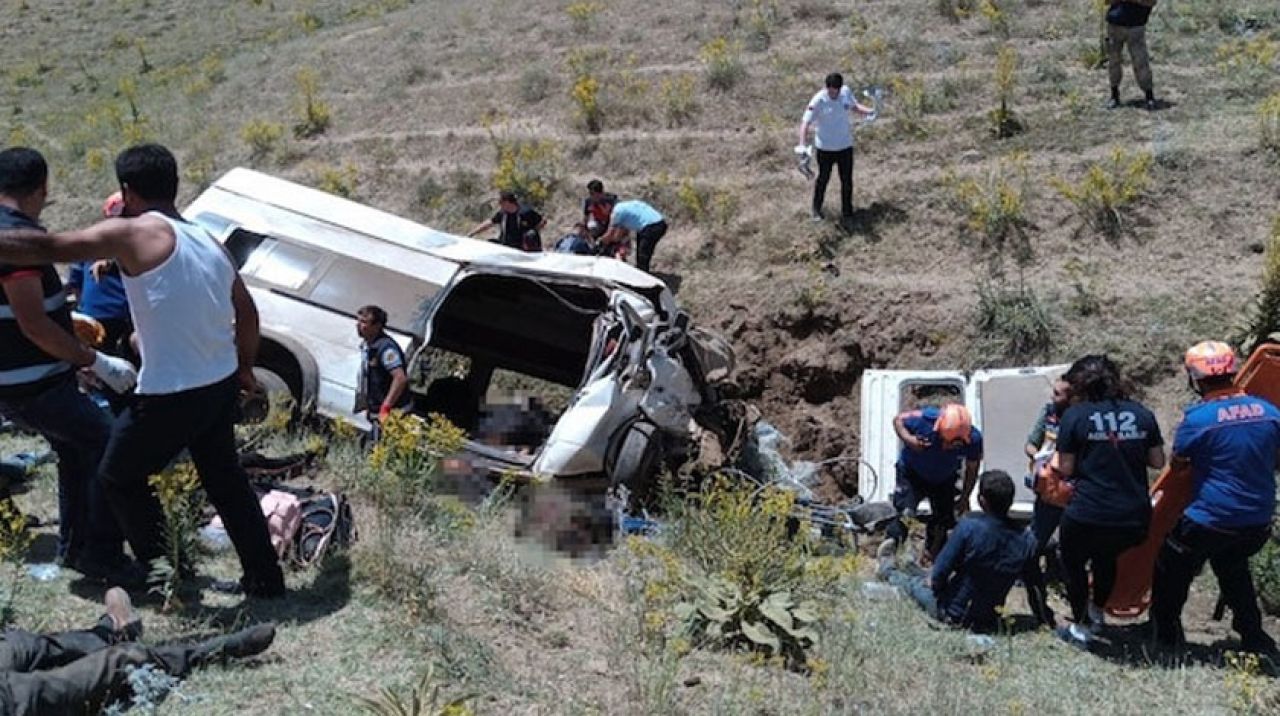 Van'da katliam gibi kaza! Ölü ve yaralılar var