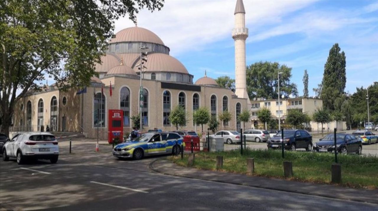 Almanya'da camiye bomba ihbarı