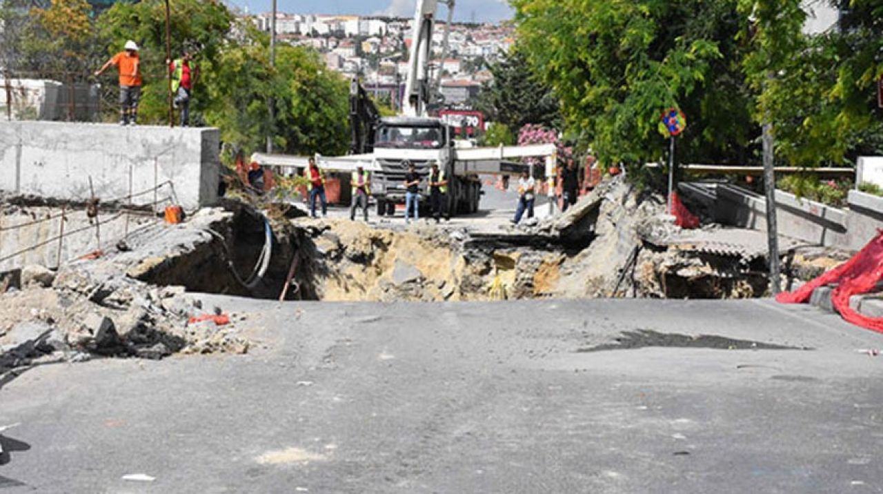 İstanbul'da korkutan olay! Cadde çöktü