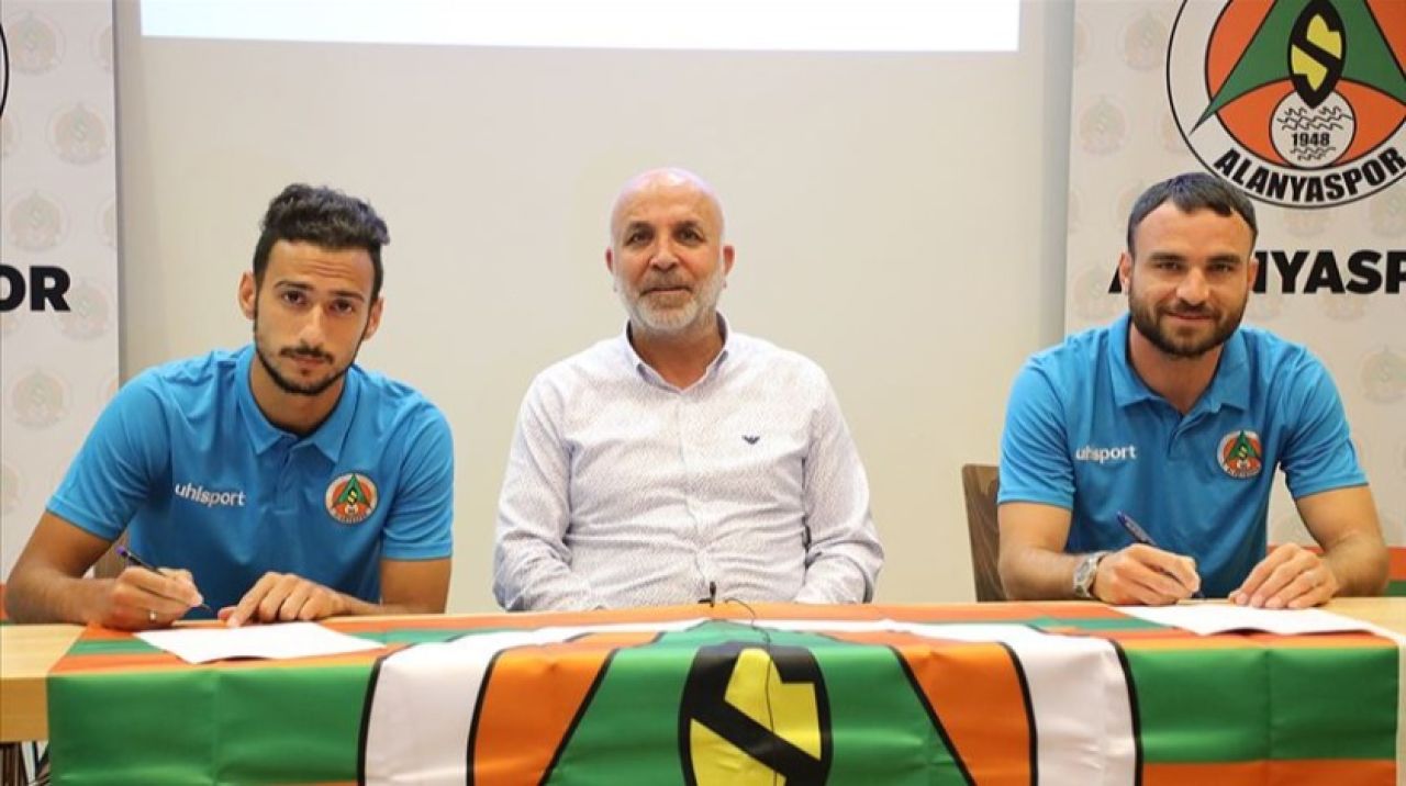 Alanyaspor'da çifte imza