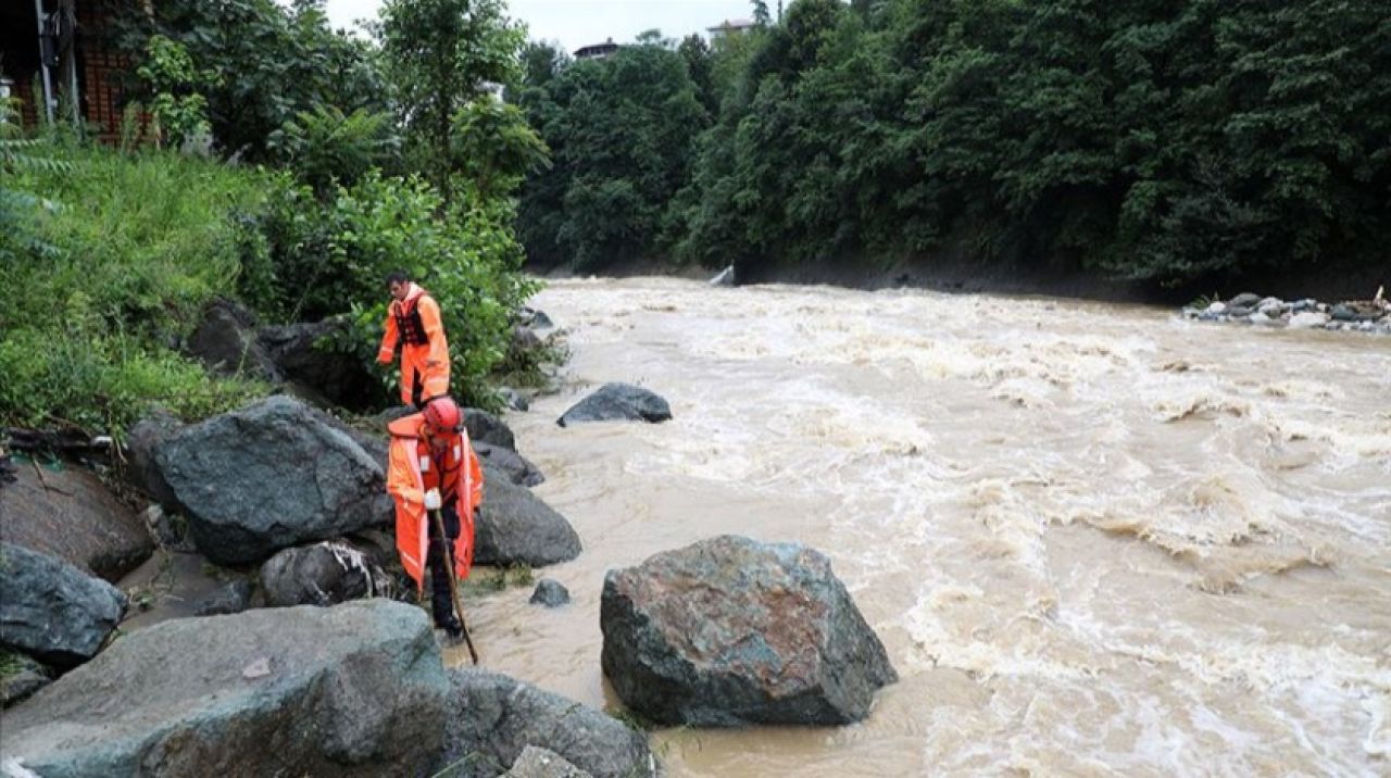 Rize'de sağanak etkili oldu! 1 kişi kayıp