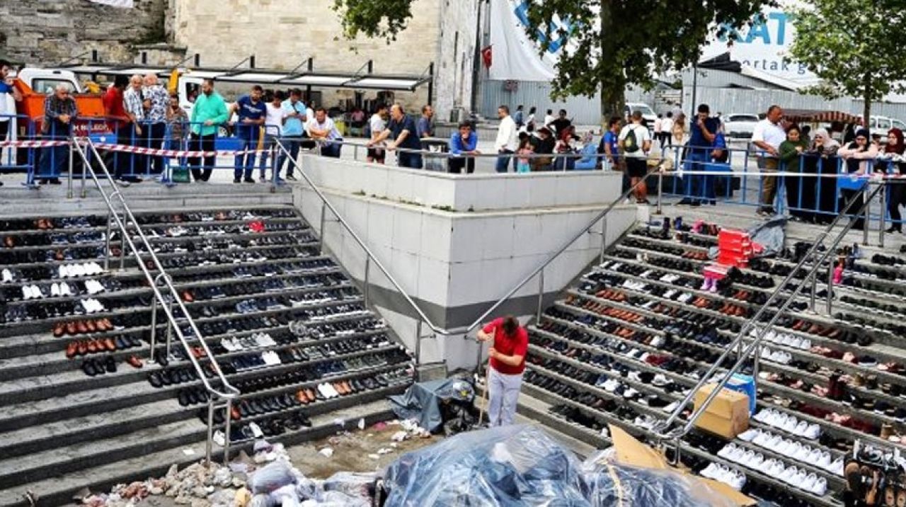 Yağış nedeniyle felaketi yaşayan Eminönü'nde son durum!