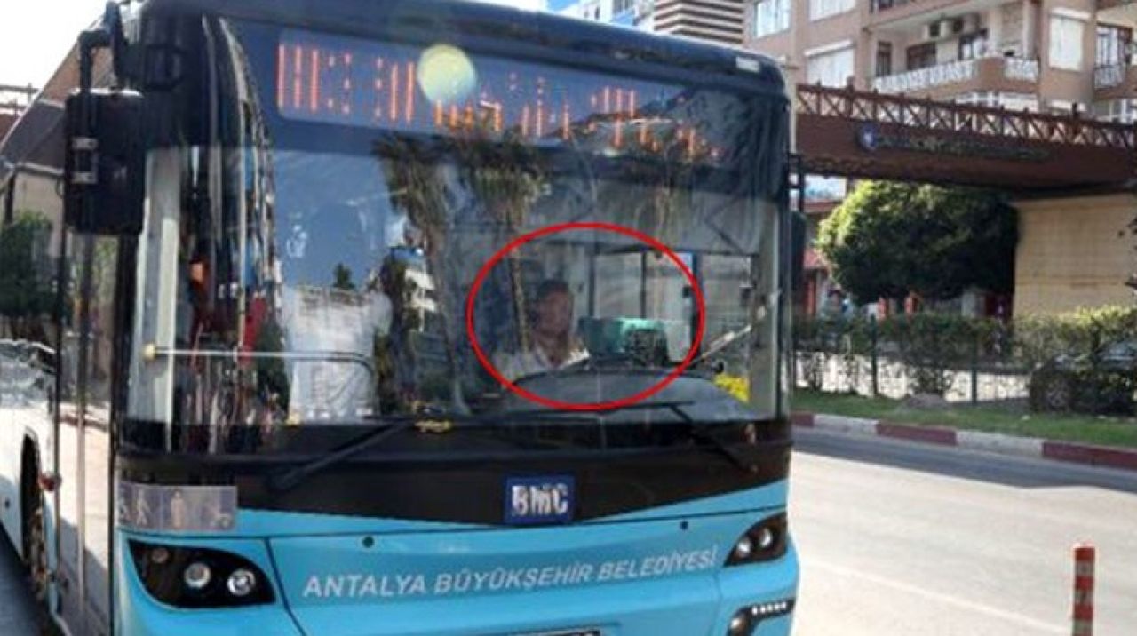 Nereye gitse onları da yanında götürüyor