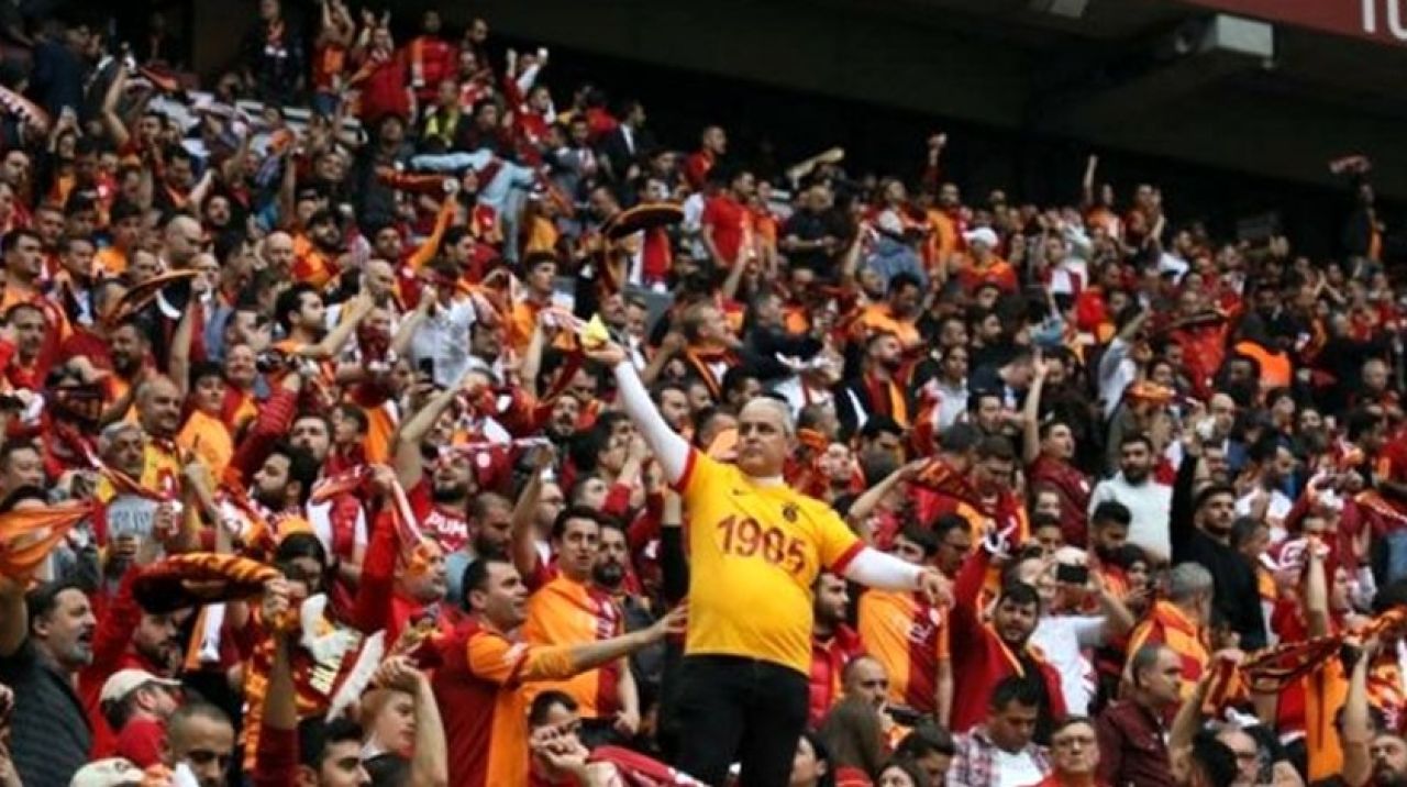 Taraftarlardan Galatasaray'a sponsorluk tepkisi