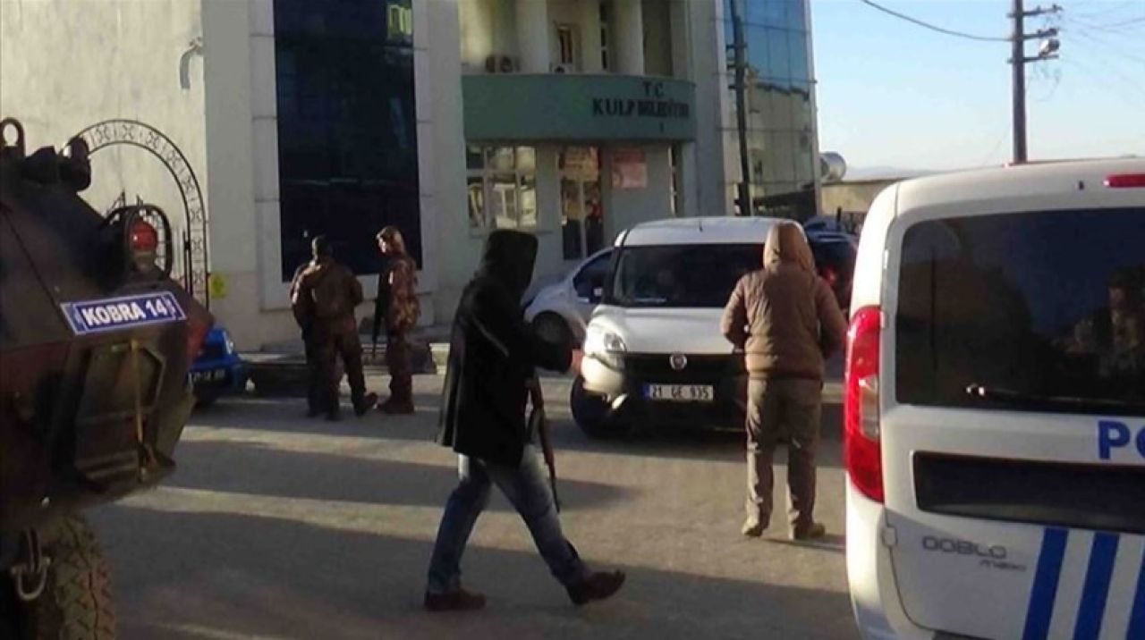 HDP'li Kulp Belediye Başkanı gözaltına alındı