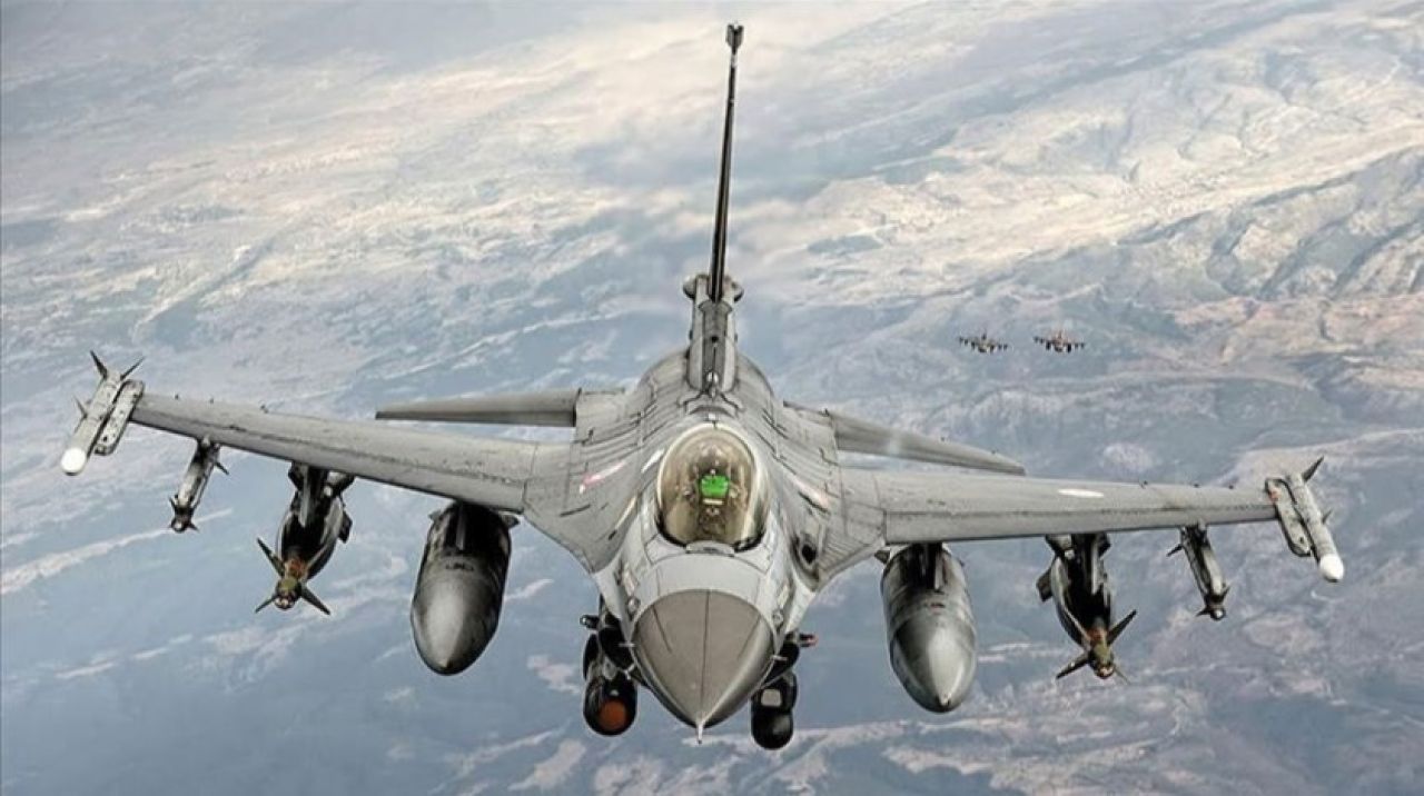 Türk F-16'ları bir kez daha Fırat'ın doğusunda uçtu