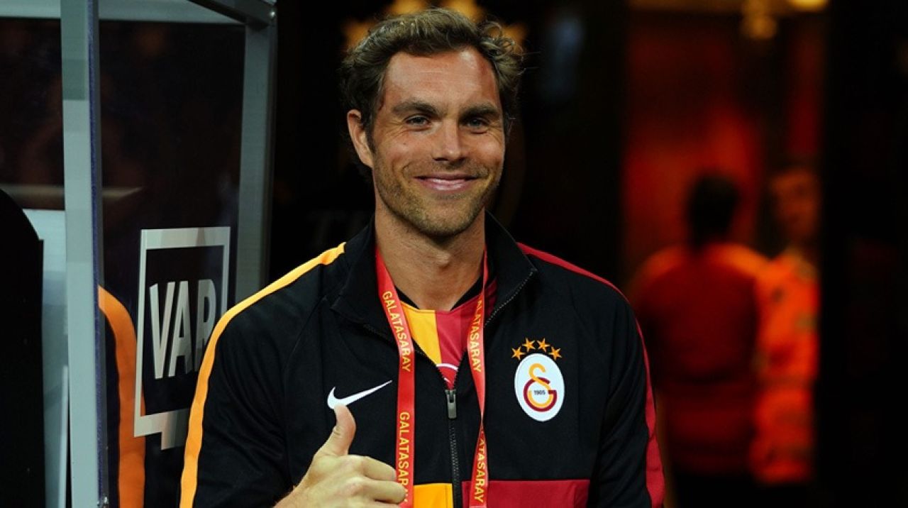 Elmander derbiyi tribünden izledi