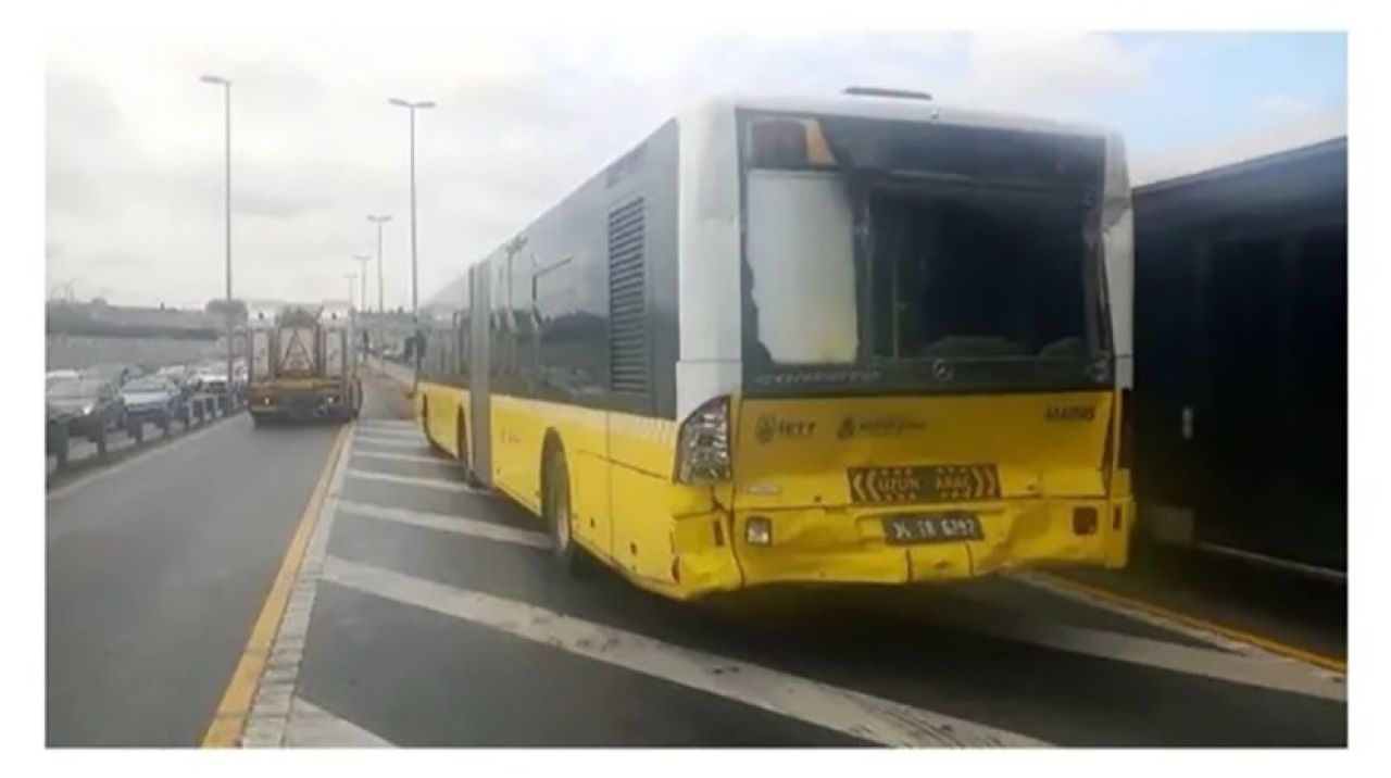 İstanbul'da iki metrobüs çarpıştı! Yaralılar var