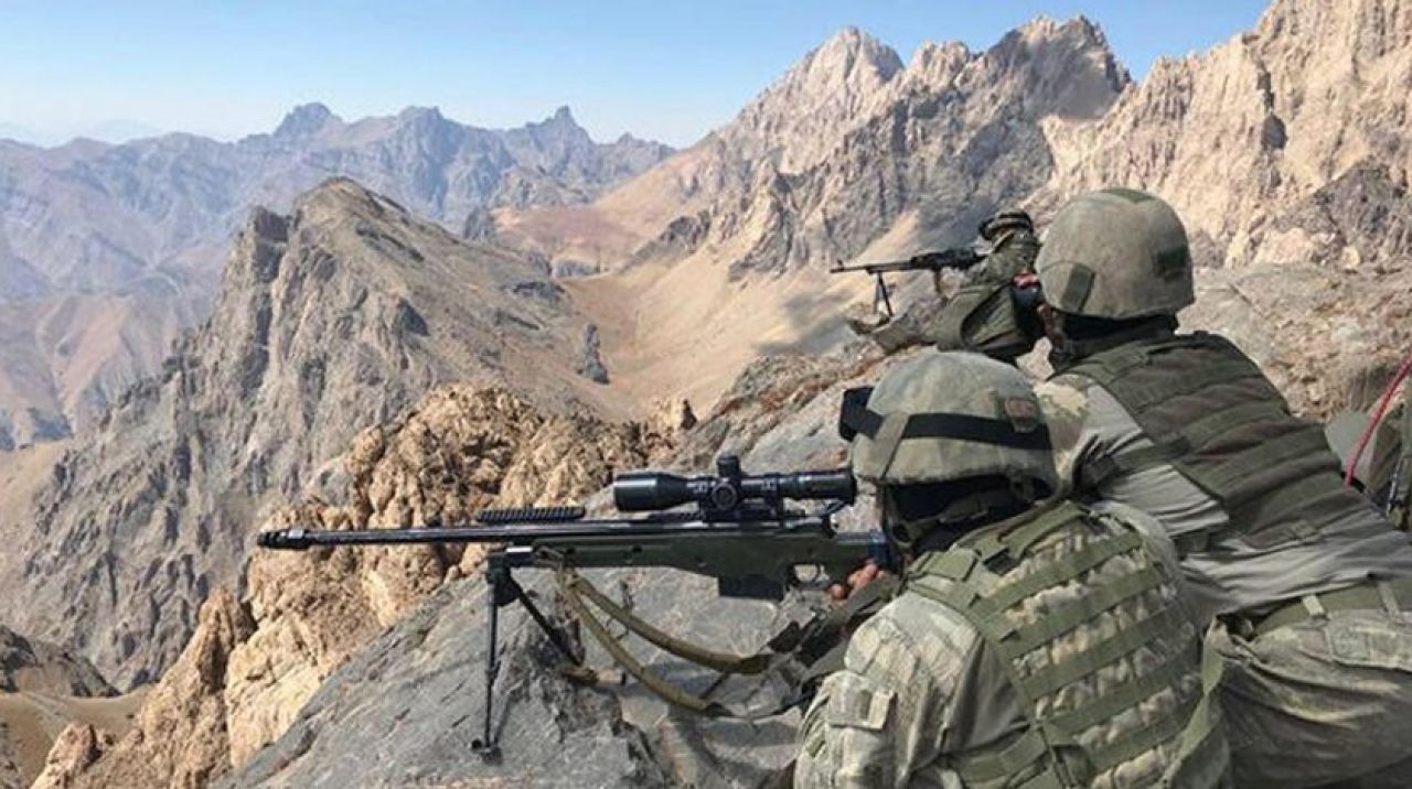 Hakkari'de sıcak temas! Teröristler öldürüldü