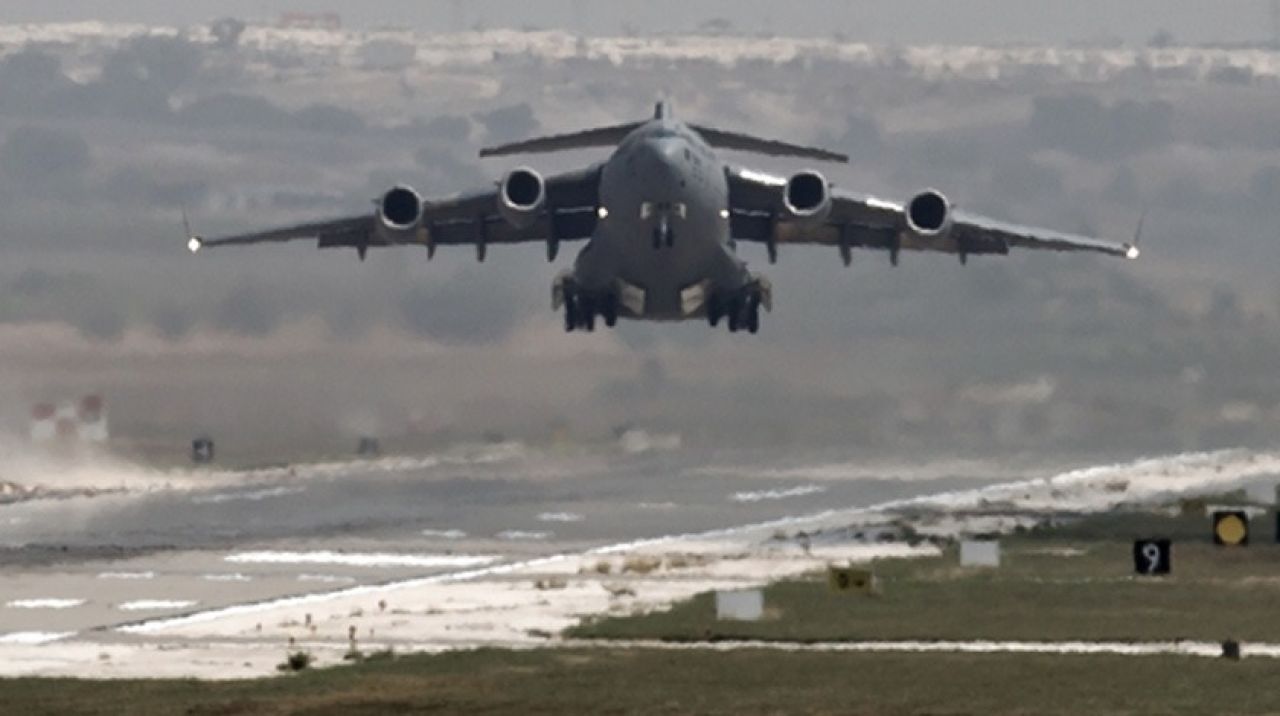 İncirlik Üssü'nde savaş uçağı hareketliliği