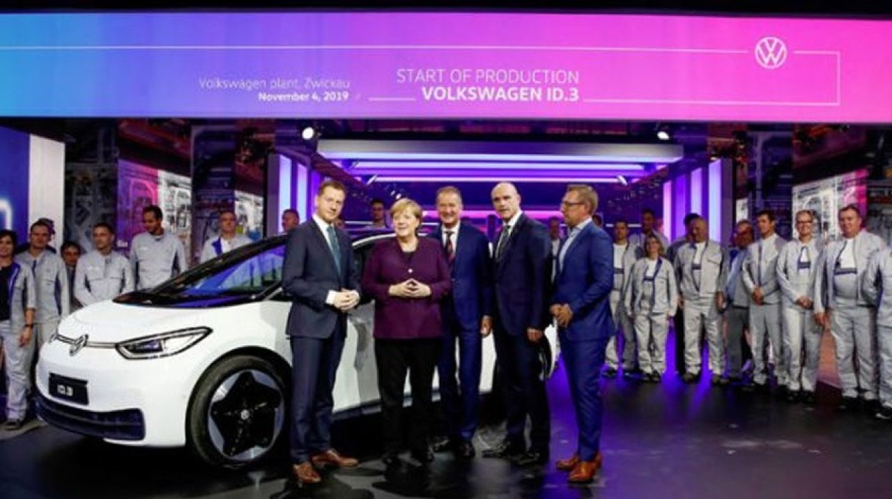 Volkswagen tarihinde bir ilk! Merkel de oradaydı