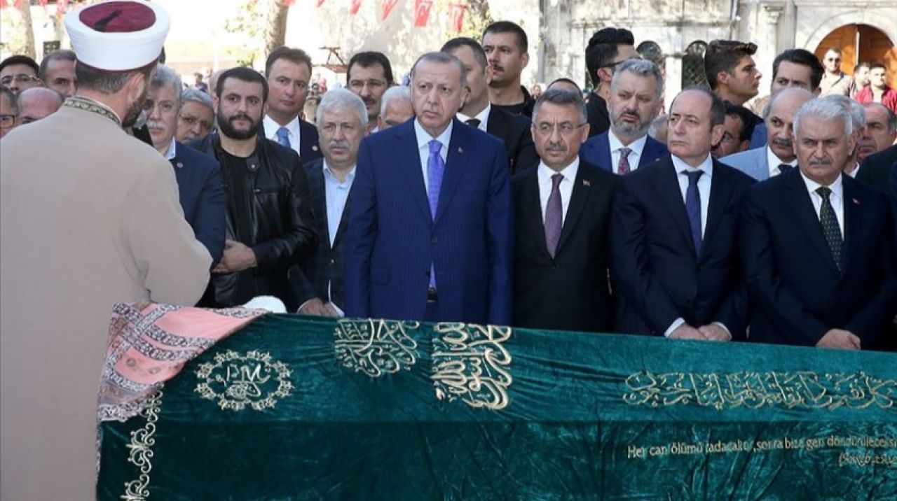 Cumhurbaşkanı Erdoğan İstanbul'da cenaze törenine katıldı