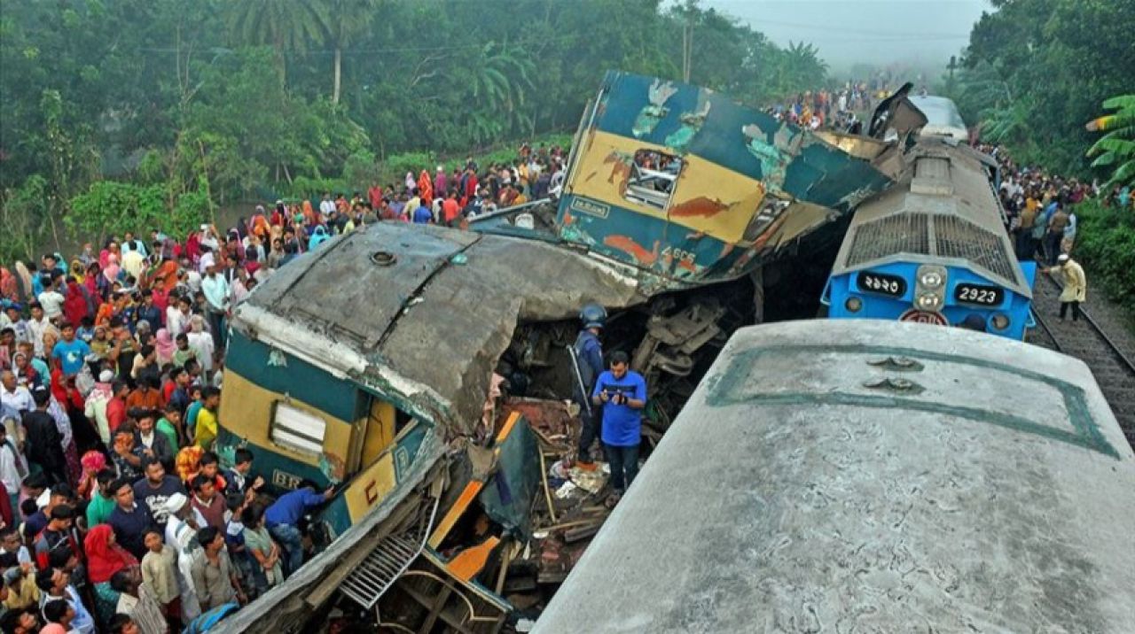 Bangladeş'te tren kazası