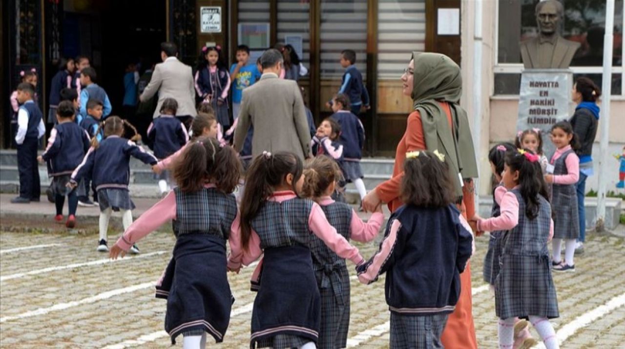 MEB duyurdu! Ara tatillerde eğitime ara yok