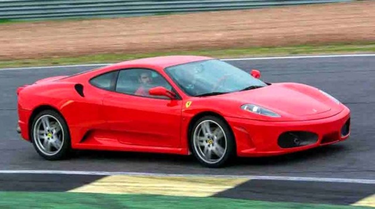 İcradan yarı fiyatına satılık Ferrari