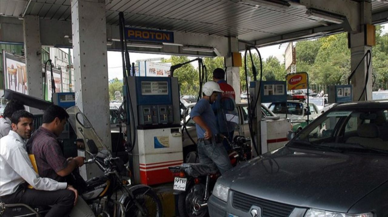 İran'da benzine yüzde 50 zam