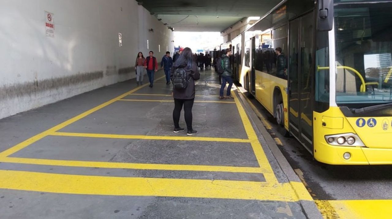 Metrobüste 'işaretli bekleme yeri' dönemi başlıyor