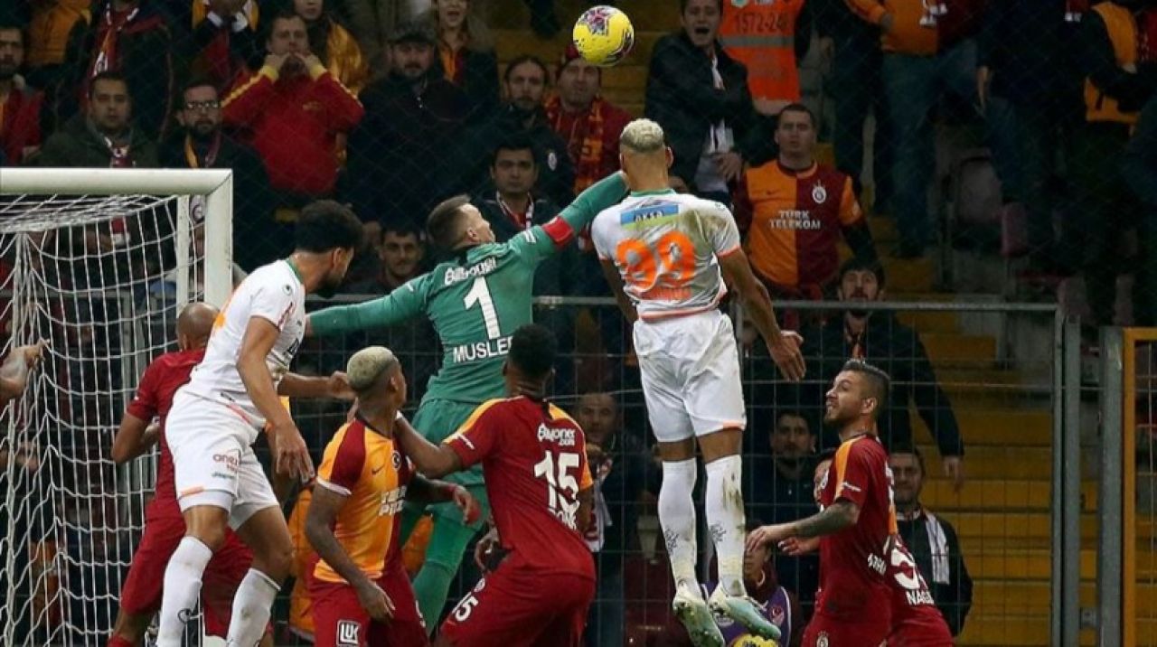 Belhanda attı, Muslera tuttu!