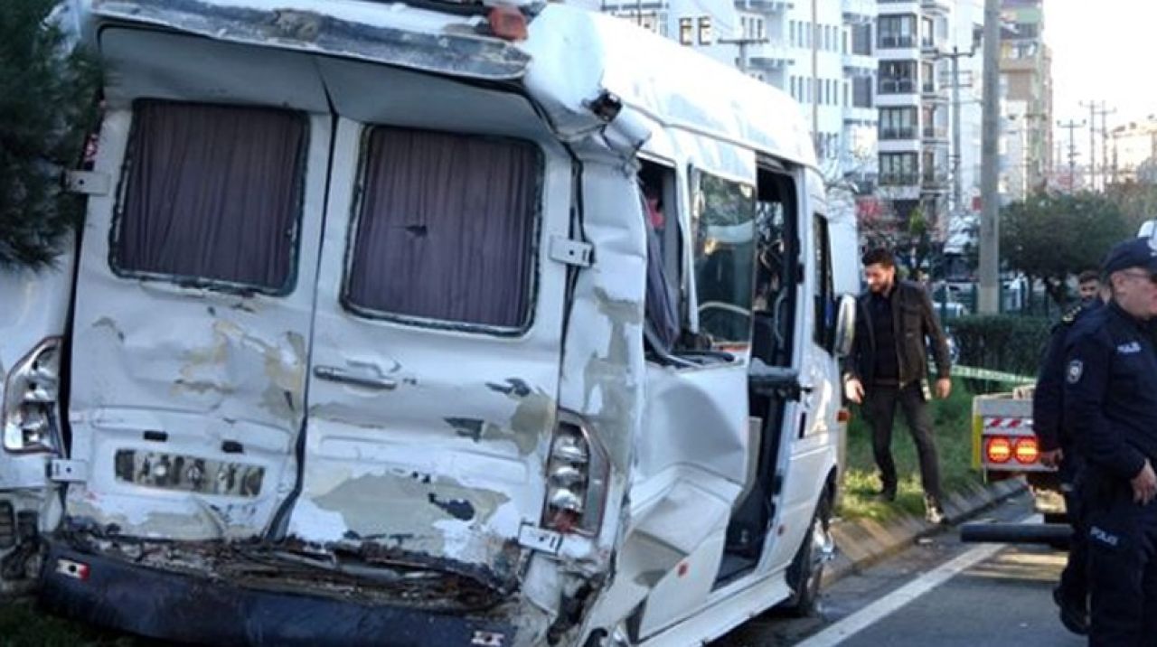 TIR, yolcu minibüsüne arkadan çarptı! Ölü ve yaralılar var