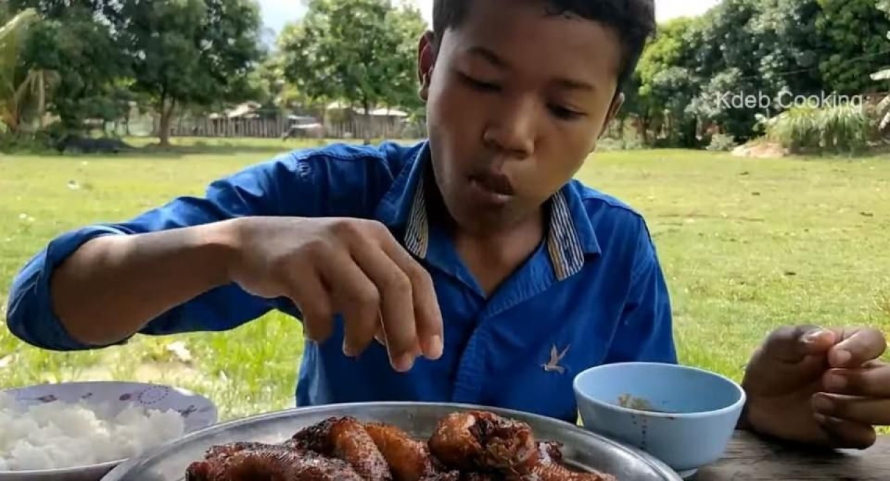 Kola döküp öyle pişirdi! İlk defa göreceksiniz... 54