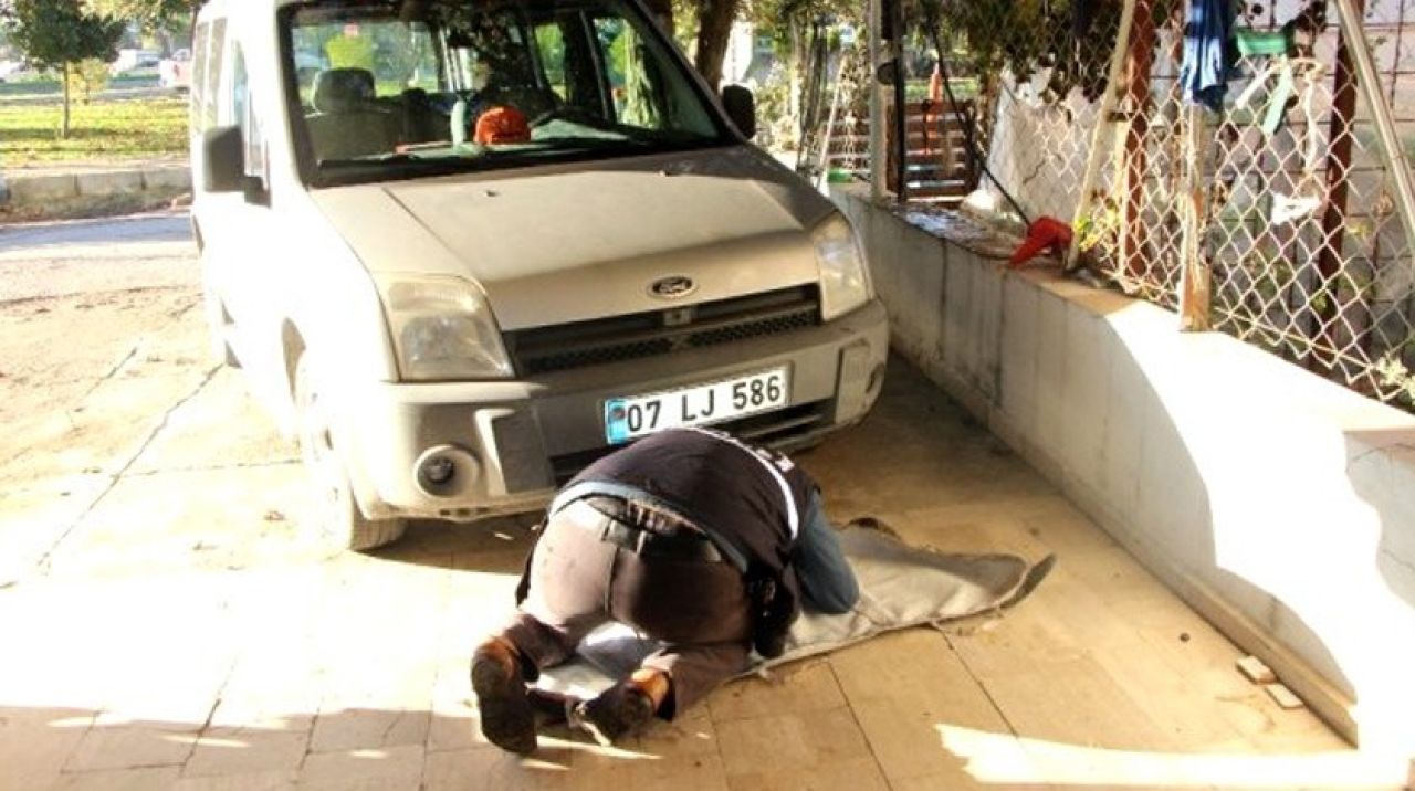 Aracının altına baktı! Hemen polisi aradı