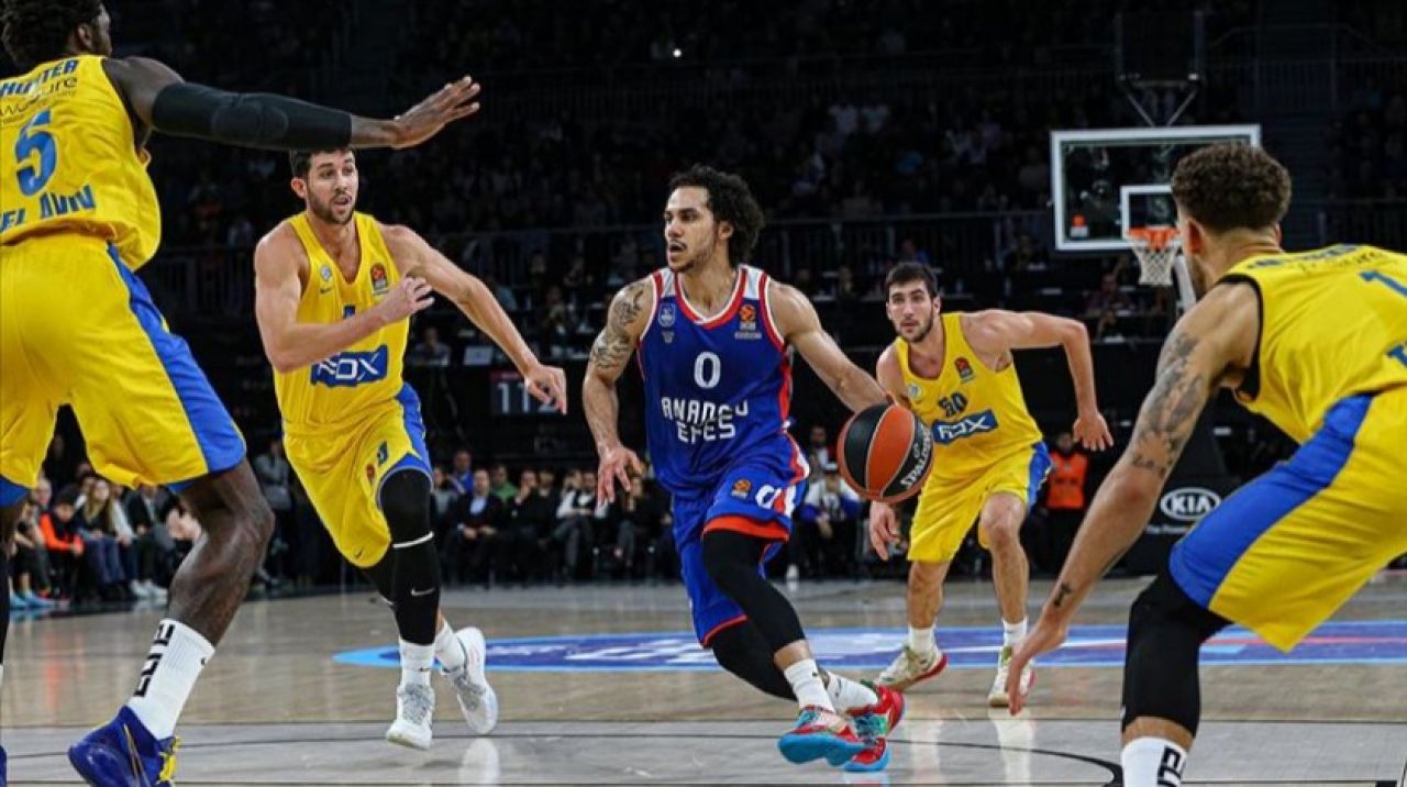 Anadolu Efes Maccabi FOX'u farklı geçti!