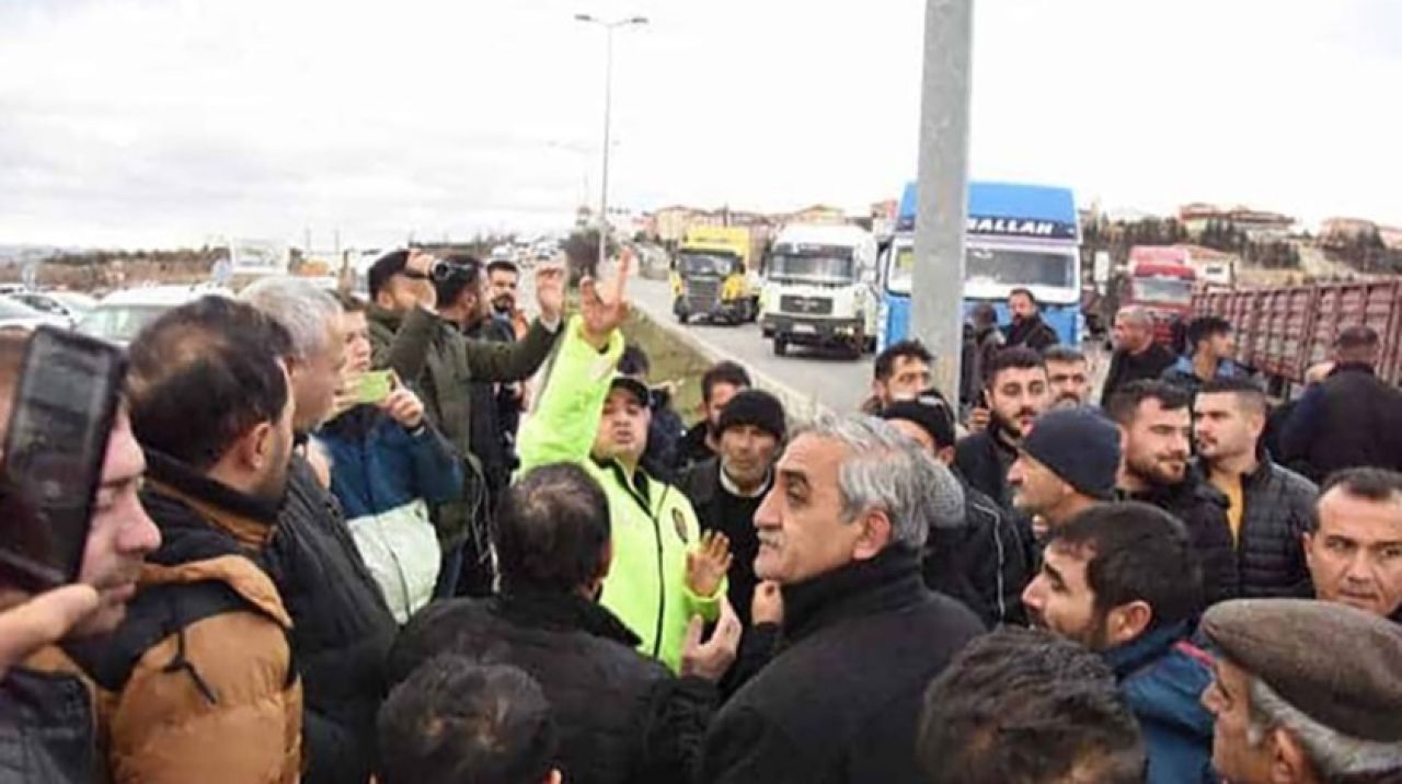 Nakliyeciler protesto etti! Uygulama ertelendi