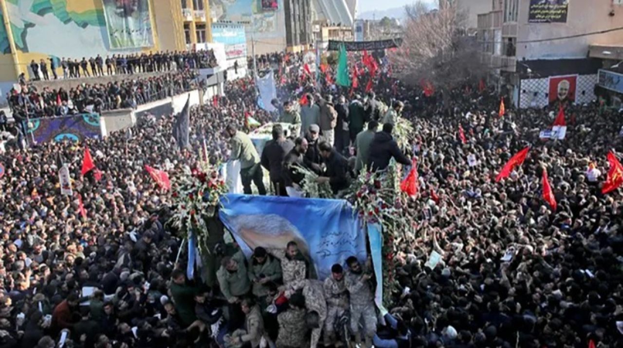 İzdiham çıkmıştı! Kasım Süleymani'nin cenazesinin defni ertelendi