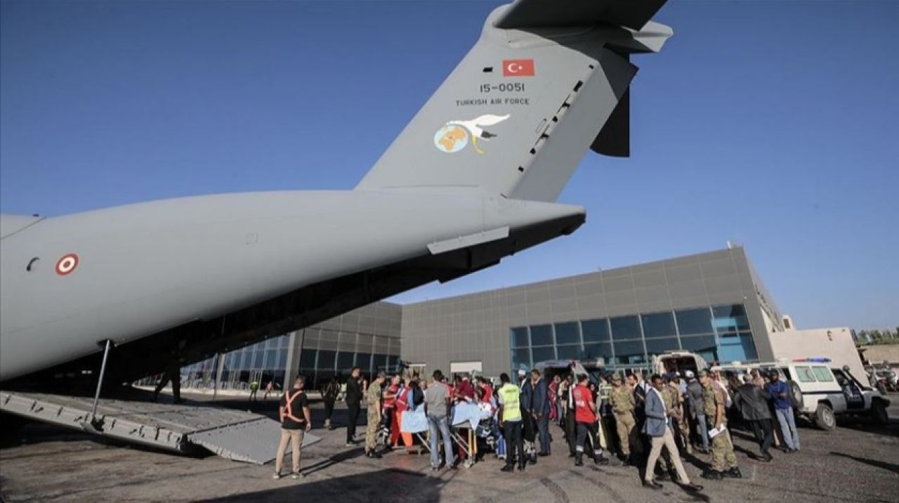 Somali'deki bombalı saldırıda yaralananlar Türkiye'ye getirildi