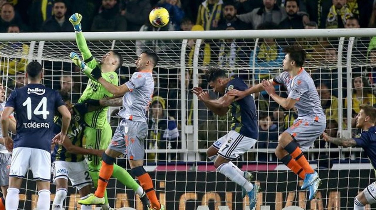 Fenerbahçe, Başakşehir'i 2-0 yendi