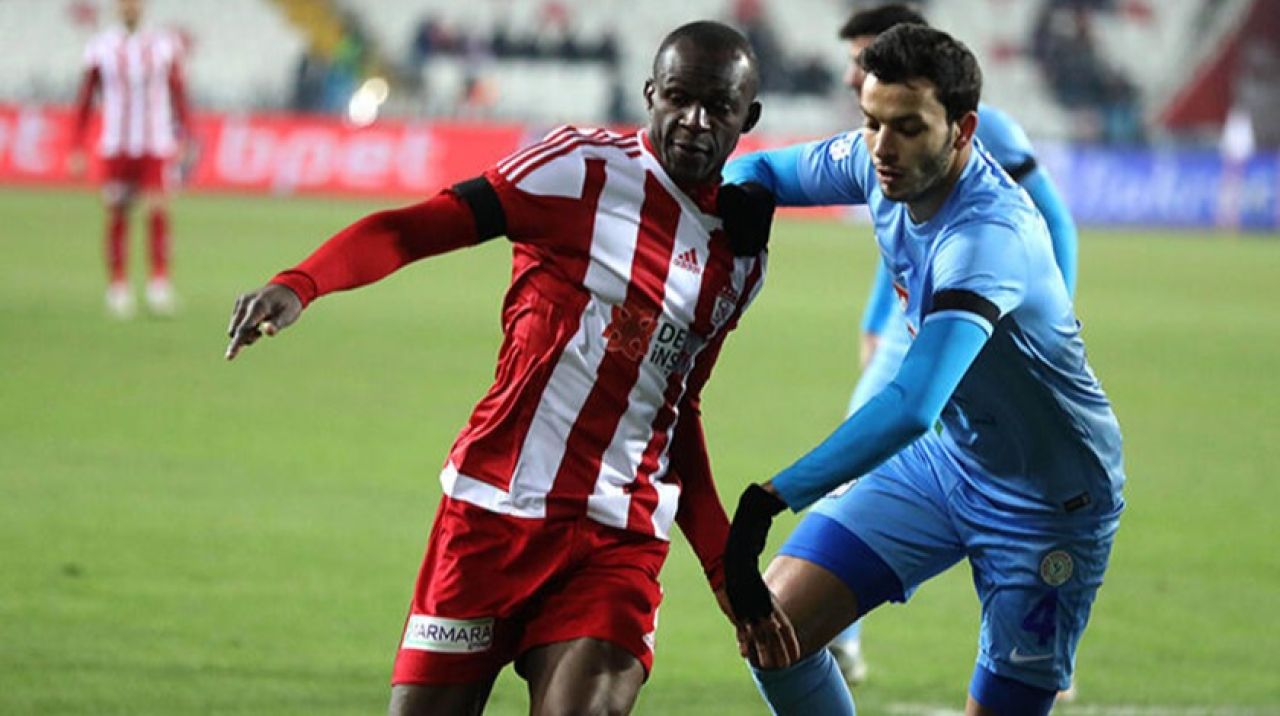 Lider Sivasspor, Çaykur Rizespor ile berabere kaldı