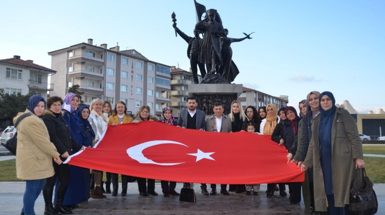 MHP'li Erbaş: Gökyüzüne baktığında her zaman hilâl ve ay göreceksin